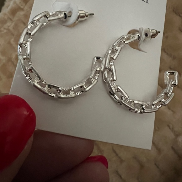 NEW MARLYN SCHIFF Link Design Hoop Earrings in Silver Tone - Picture 4 of 6